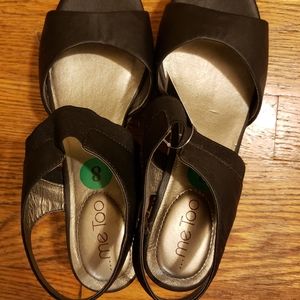 me too size 8 wedge sandals